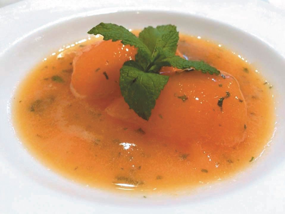 ▲台北「竹間亭」私廚的紅寶石哈密瓜甜湯，作為餐後甜點，令人驚豔不已。 。