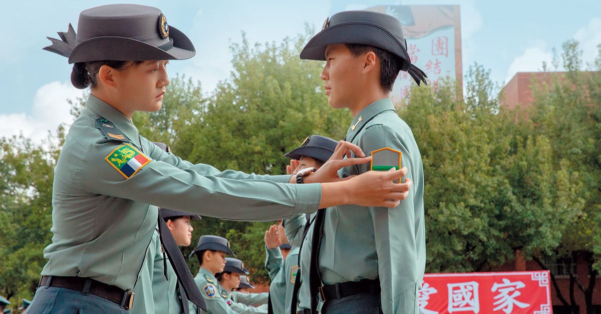 女兵 訓練場の儀仗隊、美しい女性兵が注目の的に_人民中国